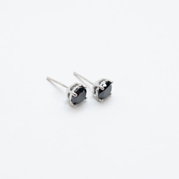 Silver Round Faceted Claw Set Onyx Studs