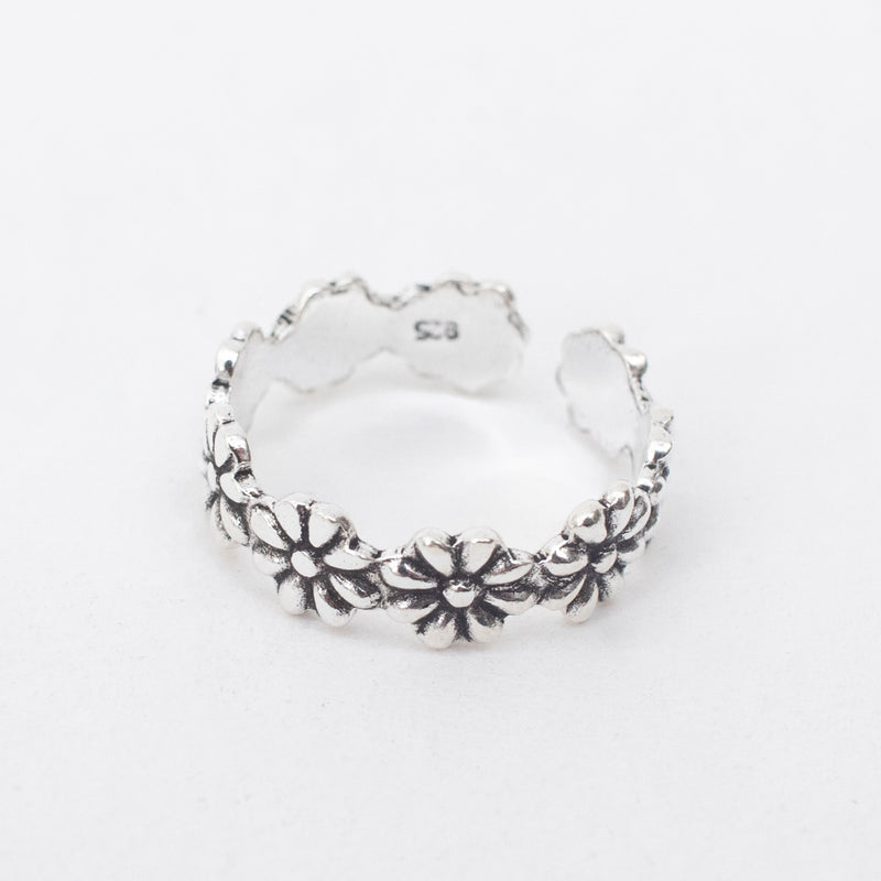 Silver Cutout Daisy Toe Ring